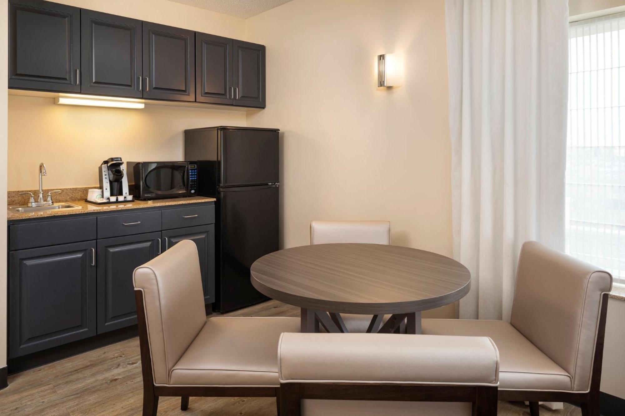 Holiday Inn Hotel & Suites Maple Grove Northwest Minneapolis-Arbor Lakes By Ihg Exterior photo